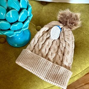 KNIT WOOL HAT WHEAT BEIGE BEANIE CABLE KNIT CLASSIC SABLE FAUX FUR POM-POM OSFM